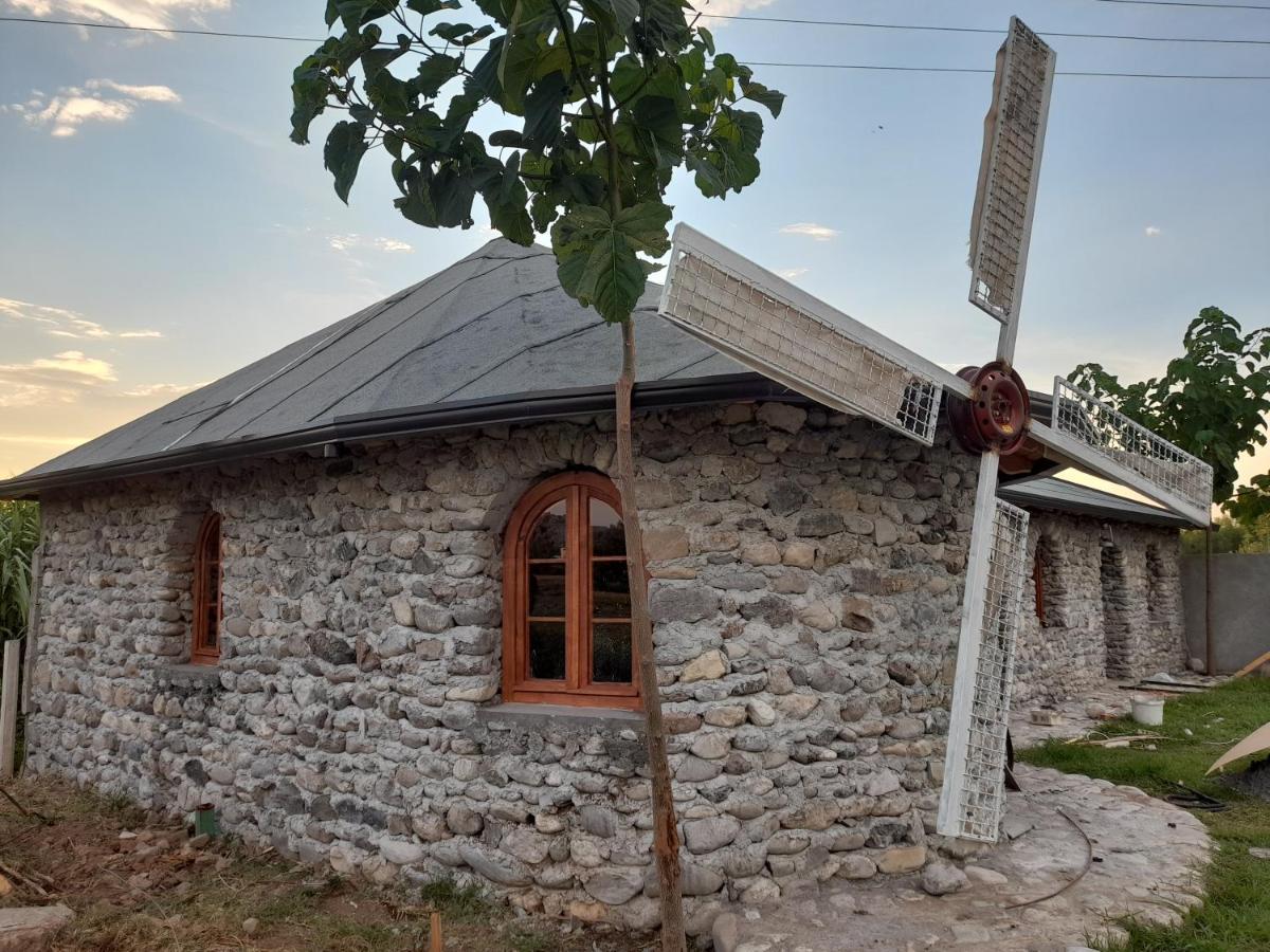 Windmill Shkodra Gesthouse Camping & Grill エクステリア 写真