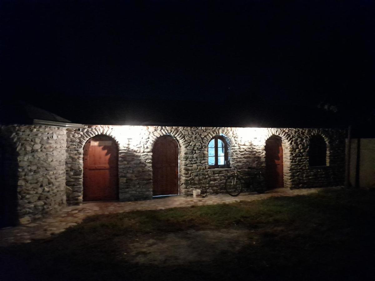 Windmill Shkodra Gesthouse Camping & Grill エクステリア 写真