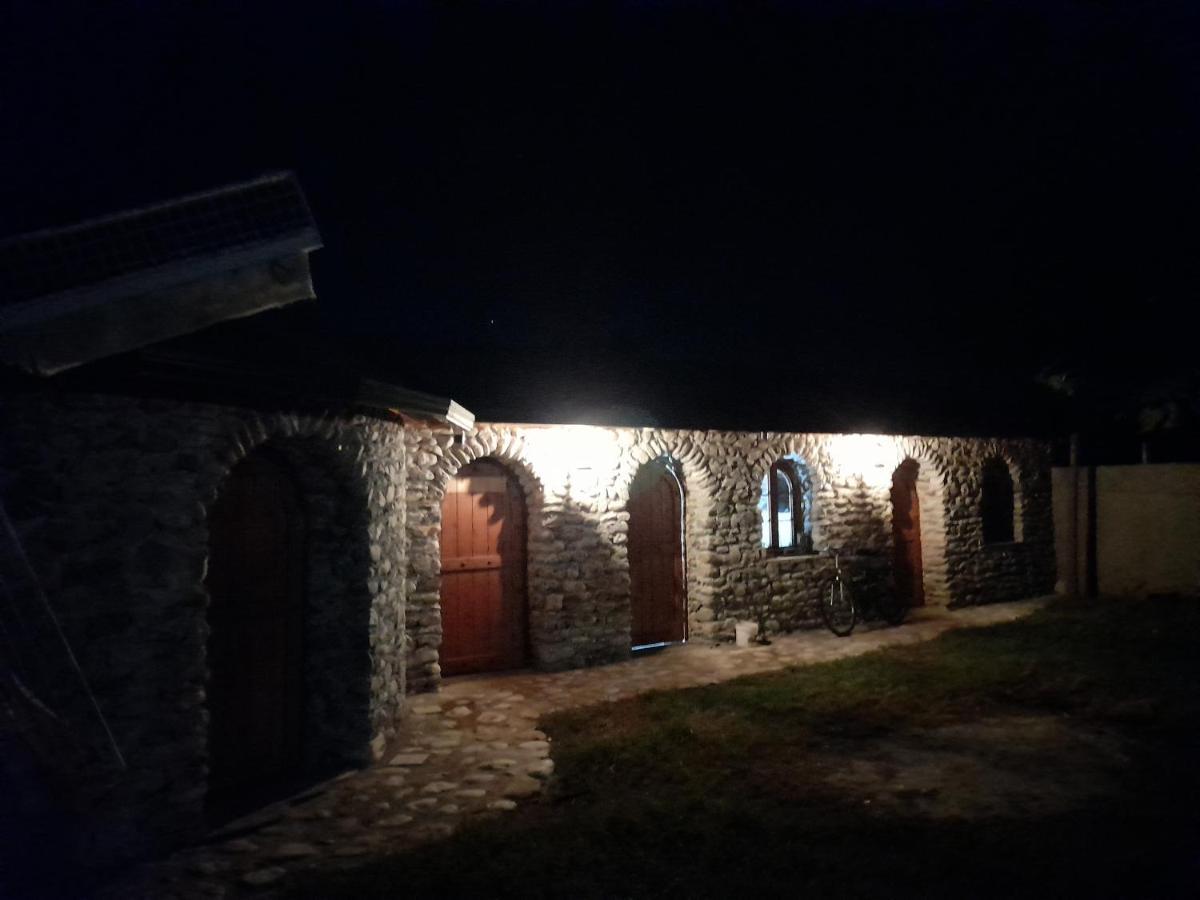 Windmill Shkodra Gesthouse Camping & Grill エクステリア 写真