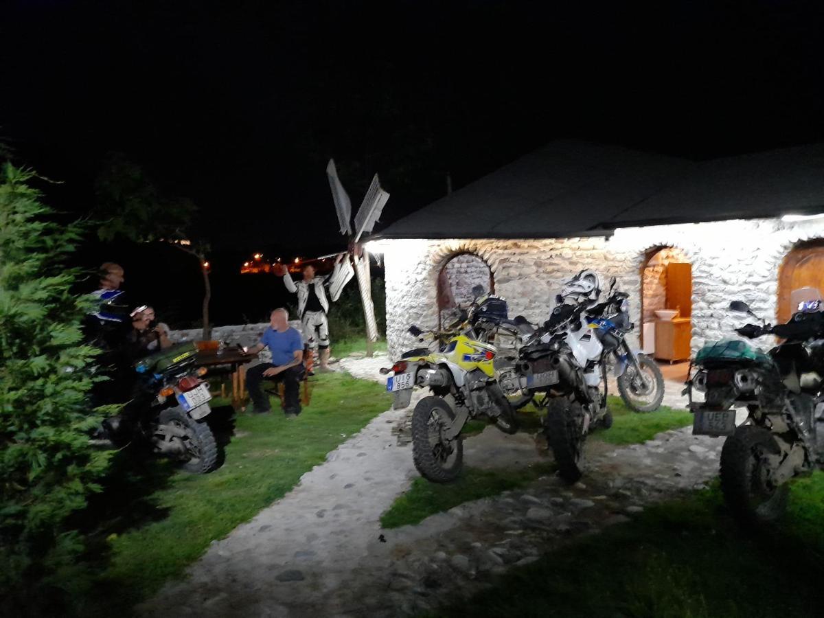 Windmill Shkodra Gesthouse Camping & Grill エクステリア 写真