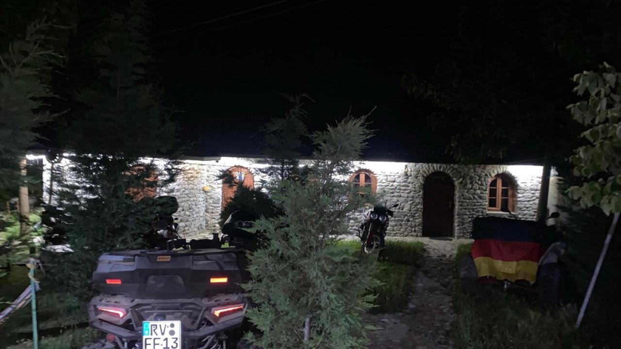 Windmill Shkodra Gesthouse Camping & Grill エクステリア 写真