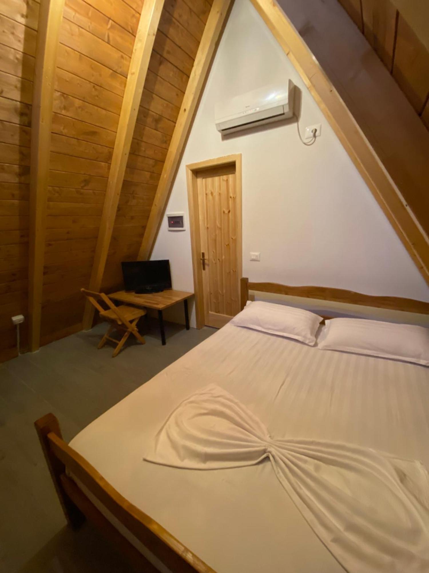 Windmill Shkodra Gesthouse Camping & Grill エクステリア 写真