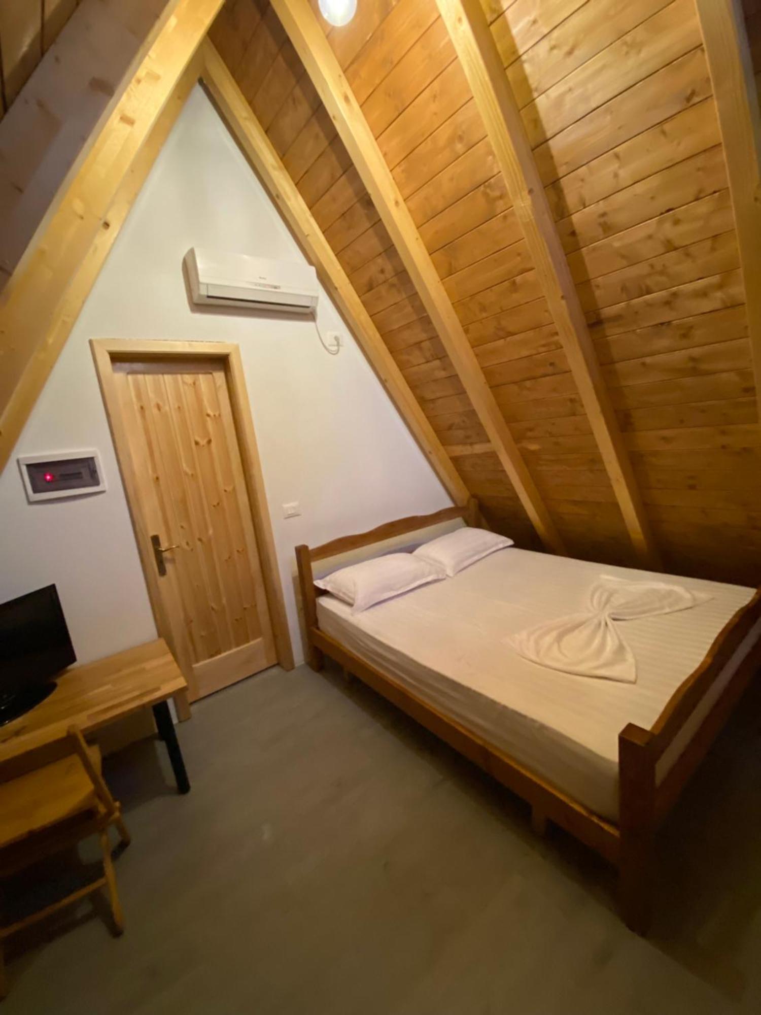 Windmill Shkodra Gesthouse Camping & Grill エクステリア 写真