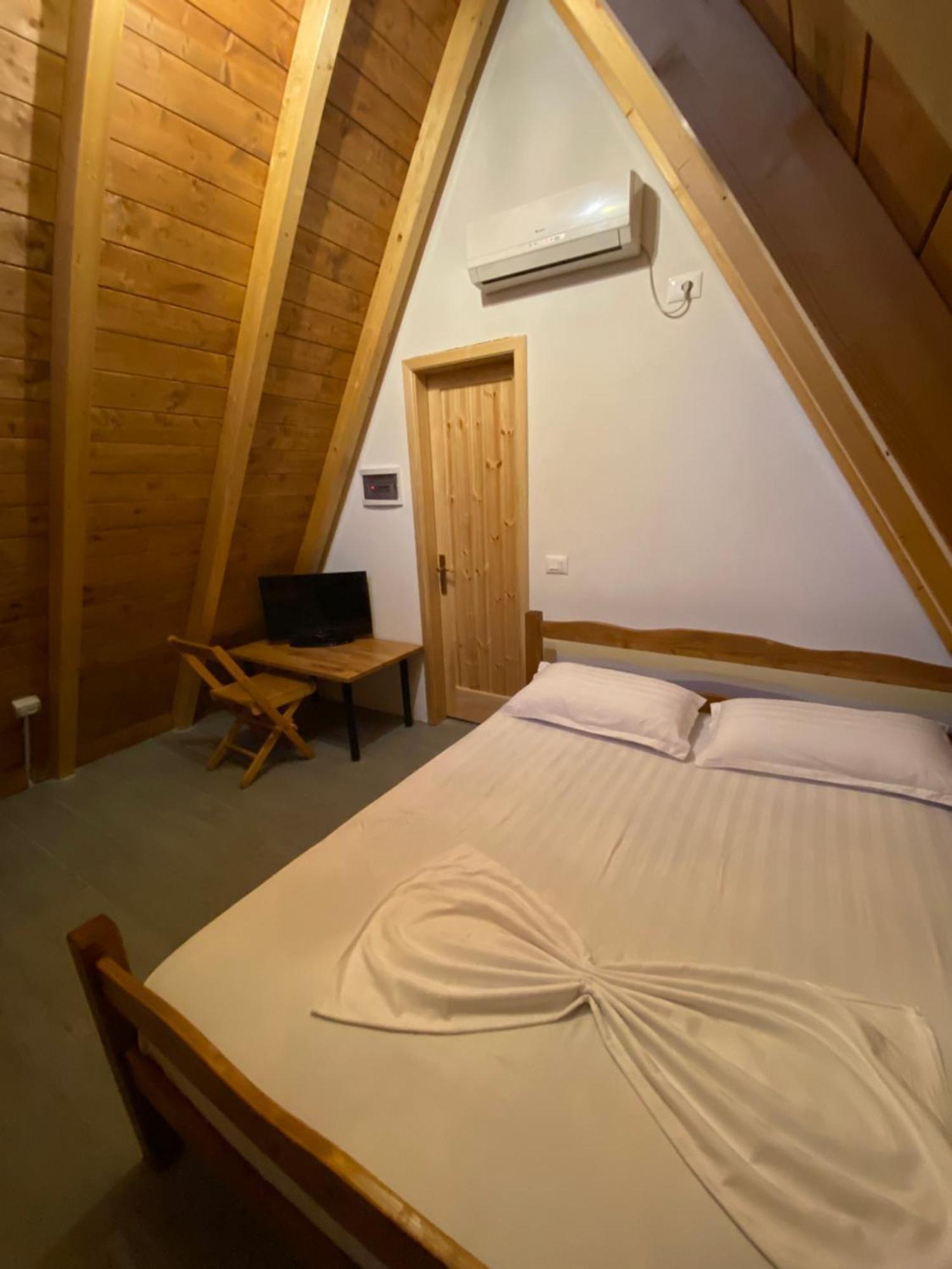 Windmill Shkodra Gesthouse Camping & Grill エクステリア 写真