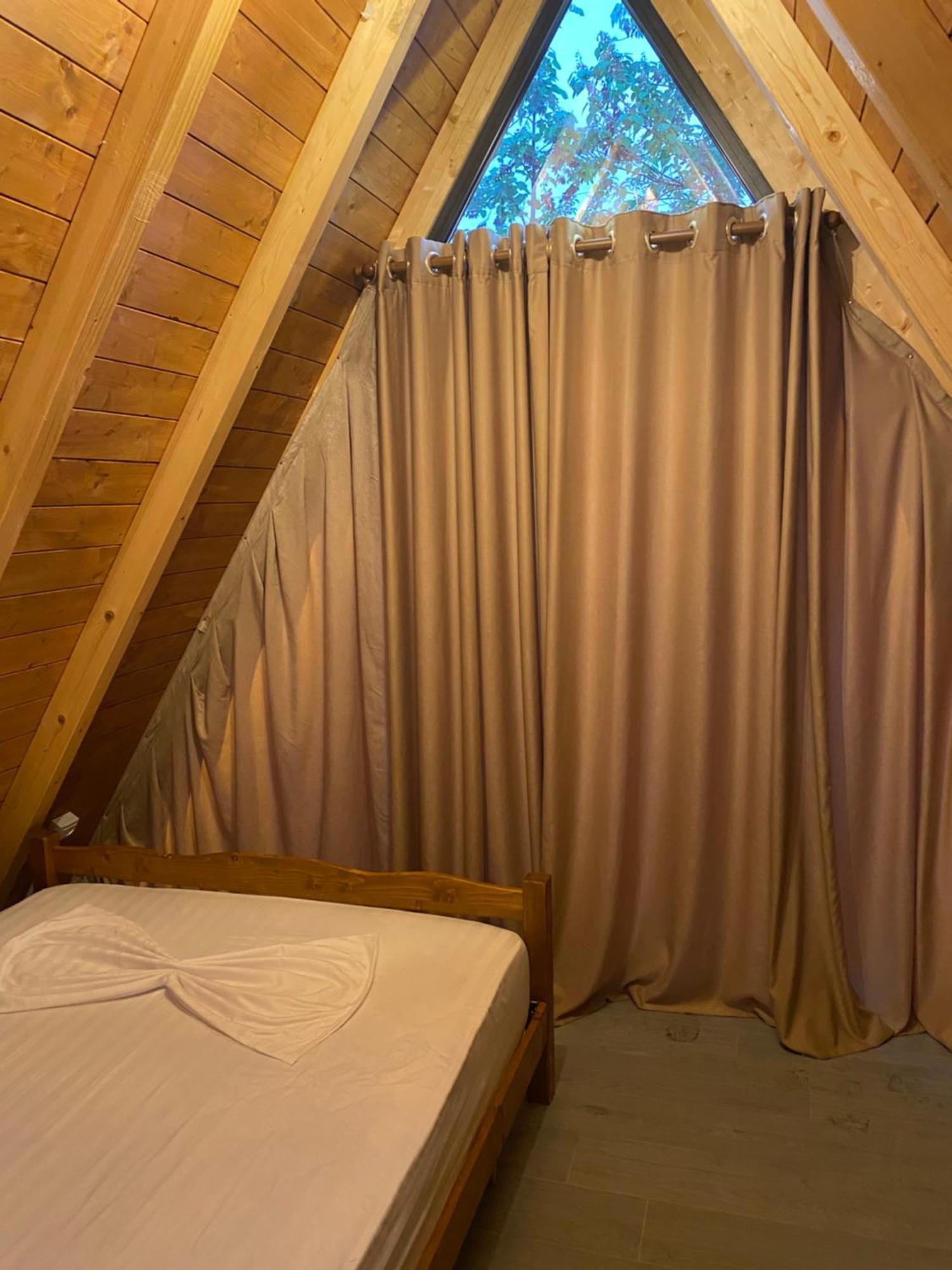 Windmill Shkodra Gesthouse Camping & Grill エクステリア 写真