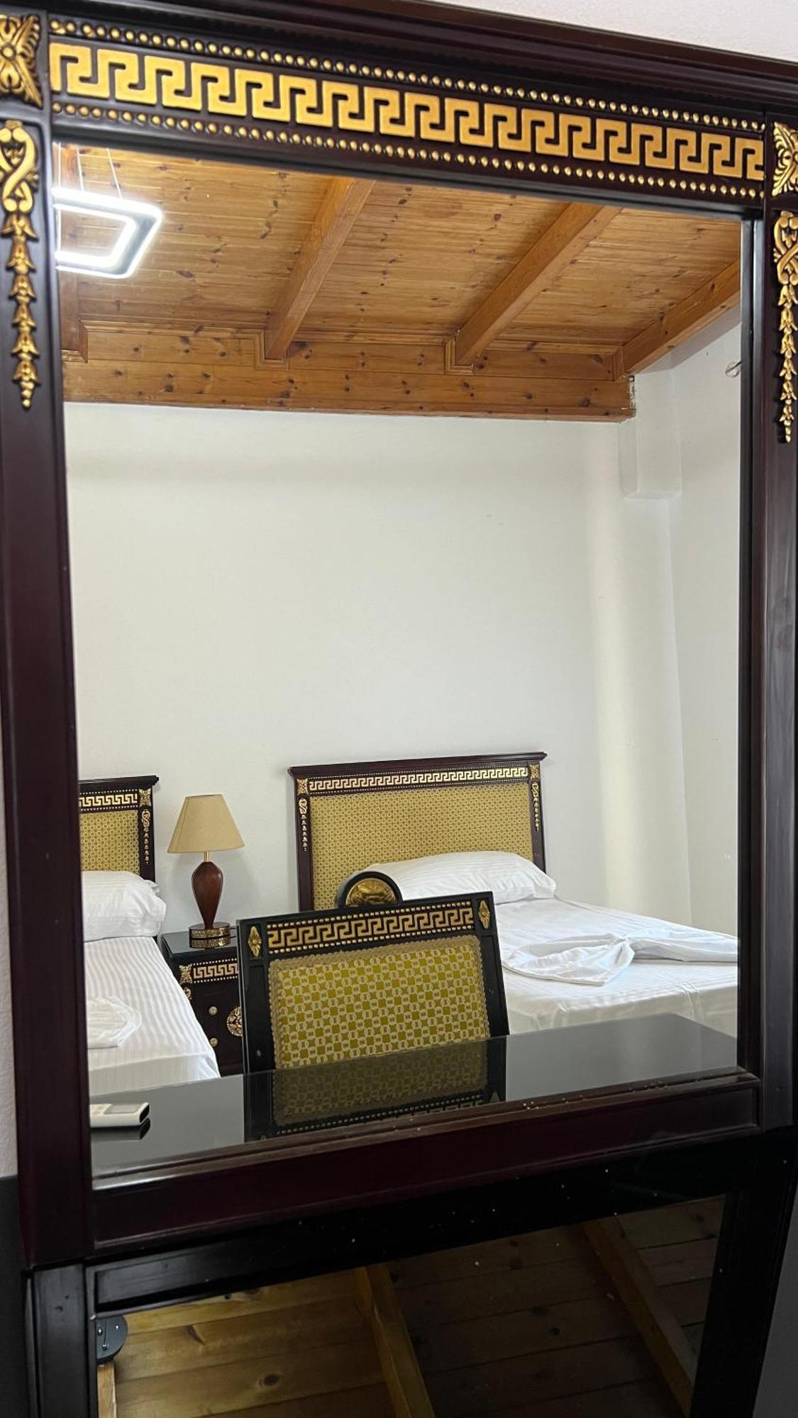Windmill Shkodra Gesthouse Camping & Grill エクステリア 写真