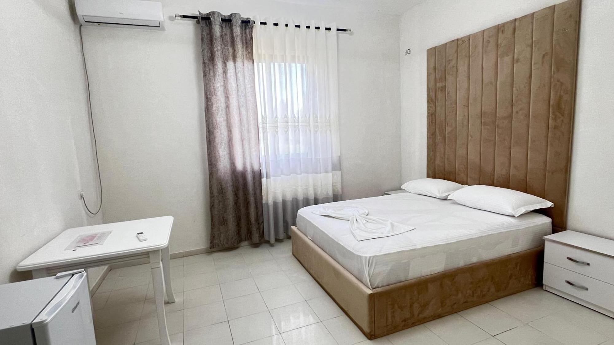 Windmill Shkodra Gesthouse Camping & Grill エクステリア 写真