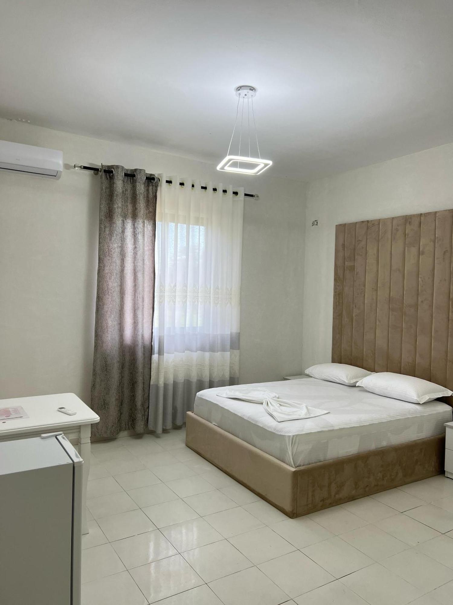 Windmill Shkodra Gesthouse Camping & Grill エクステリア 写真